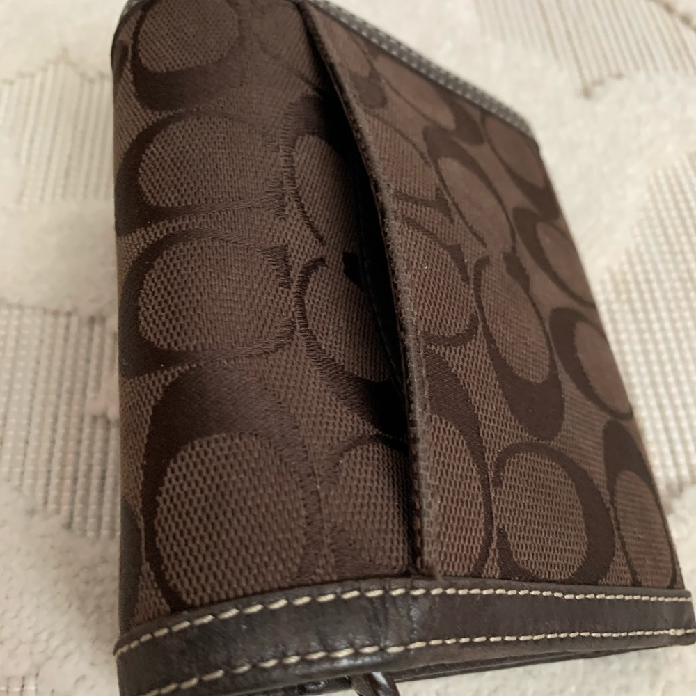 Coach brown canvas trifold wallet - Picture 8 of 11